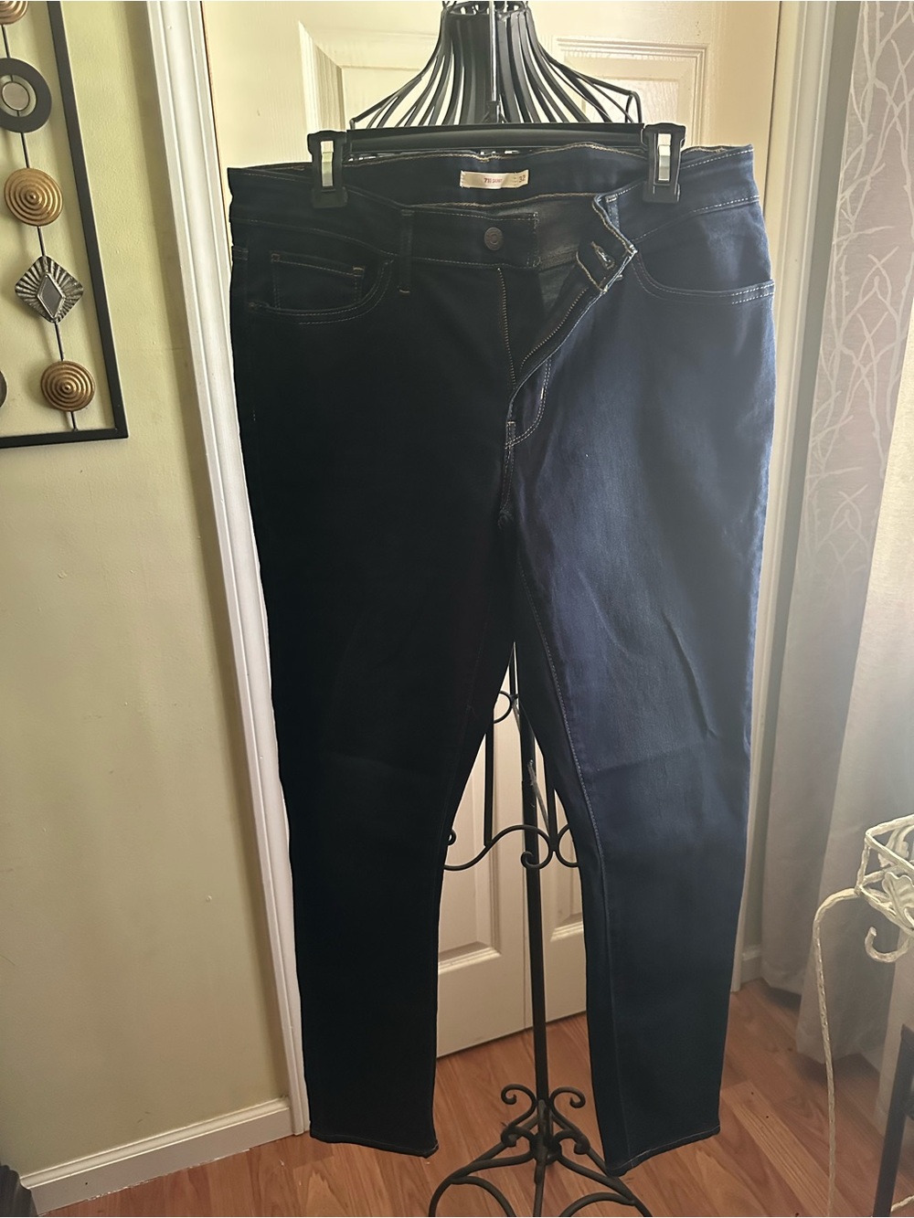 Levi's 711 Skinny Jeans Dark Wash Denim Mid Rise